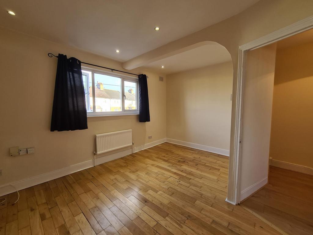Palmerston Road Chatham ME4 1 Bed Maisonette 800 Pcm 185 Pw palmerston-road-chatham-me4-1-bed-maisonette-800-pcm-185-pw