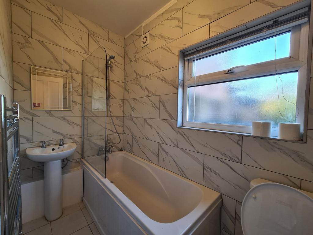 palmerston-road-chatham-me4-1-bed-maisonette-800-pcm-185-pw