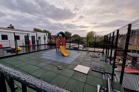 Studio to rent, Sussex Place, New Malden KT3