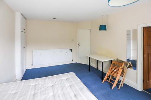 5 bedroom semi-detached house to rent, BILLS INCLUDED - The Turnways, Headingley, Leeds, LS6