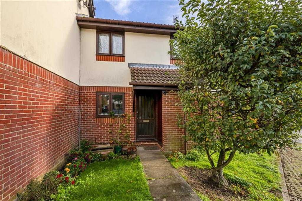 Sandringham Road, Petersfield, GU32 1 bed terraced house for sale £