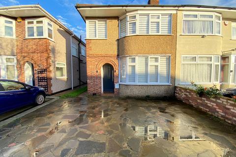 3 bedroom semi-detached house to rent, Elgin Avenue, Harrow, HA3