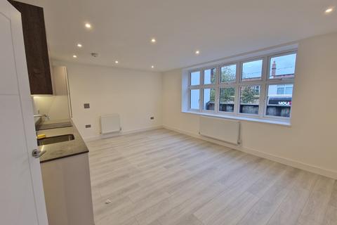 3 bedroom flat to rent, Sussex Place, New Malden KT3