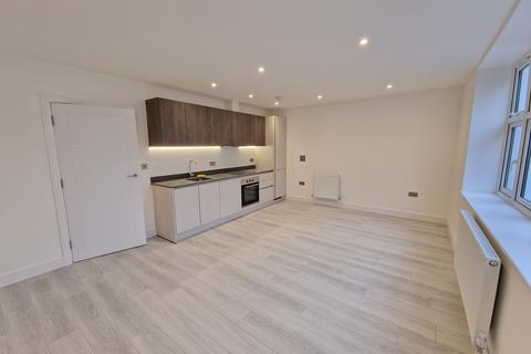 3 bedroom flat to rent, Sussex Place, New Malden KT3