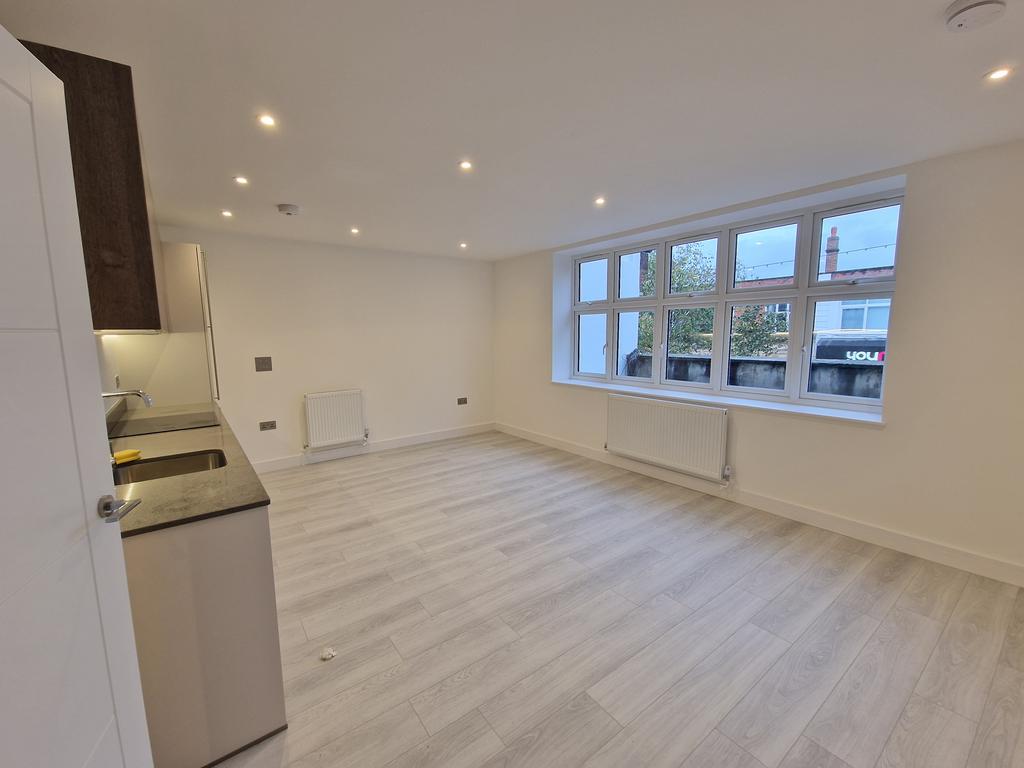 Apartment in New Malden - View 2