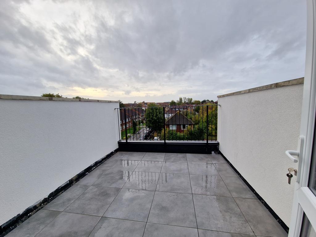 Apartment in New Malden - View 4
