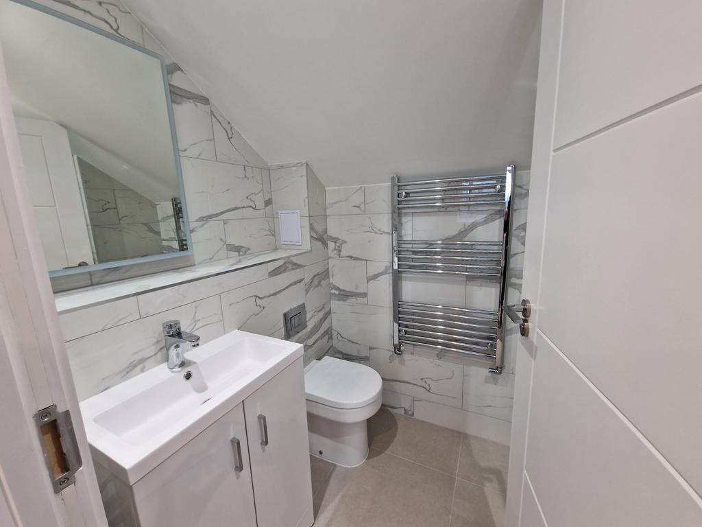 Apartment in New Malden - View 5