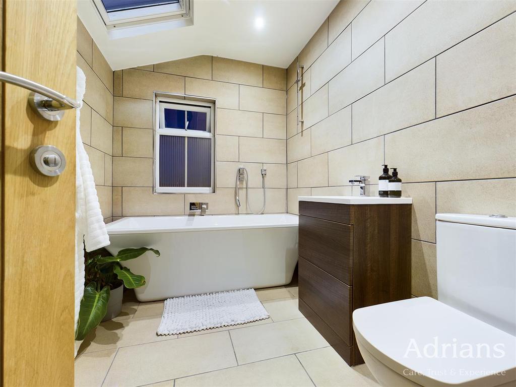 En suite bathroom