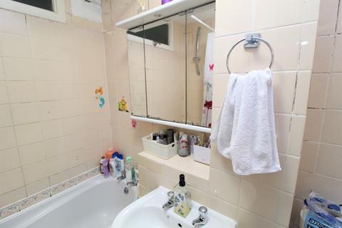 2 bedroom apartment to rent, Cuffley Court, Hemel Hempstead, Hertfordshire, HP2 7LT