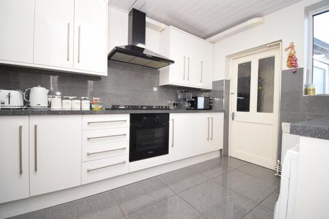 3 bedroom townhouse for sale - Coleman Road, Leicester, LE5