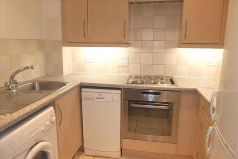 1 bedroom flat to rent, Azalea House, Feltham, TW13