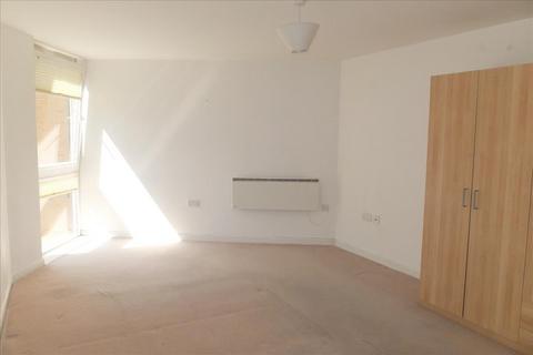 1 bedroom flat to rent, Azalea House, Feltham, TW13