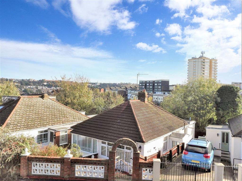 Magpie Hall Road, Chatham, Kent 1 bed semidetached bungalow for sale £165,000