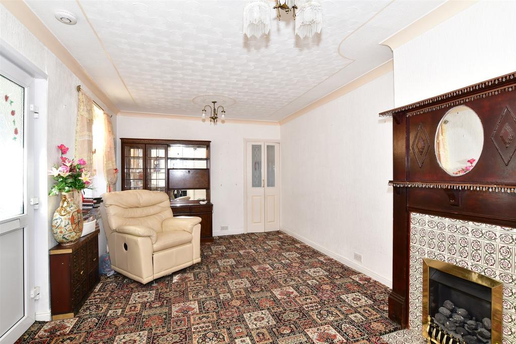 Magpie Hall Road, Chatham, Kent 1 bed semidetached bungalow £165,000