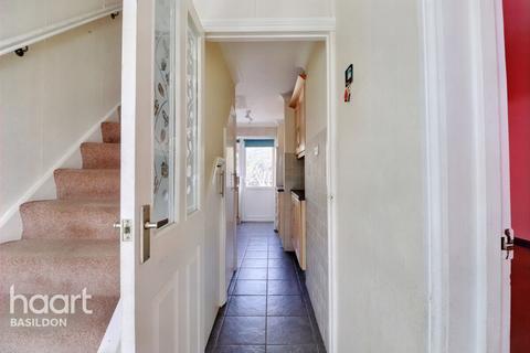 5 Cross Green, Basildon, SS16 5QW