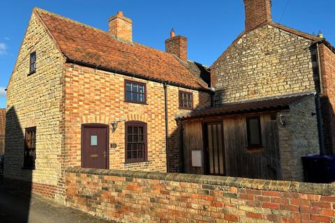 2 bedroom semi-detached house to rent, High Street, Reepham, LN3