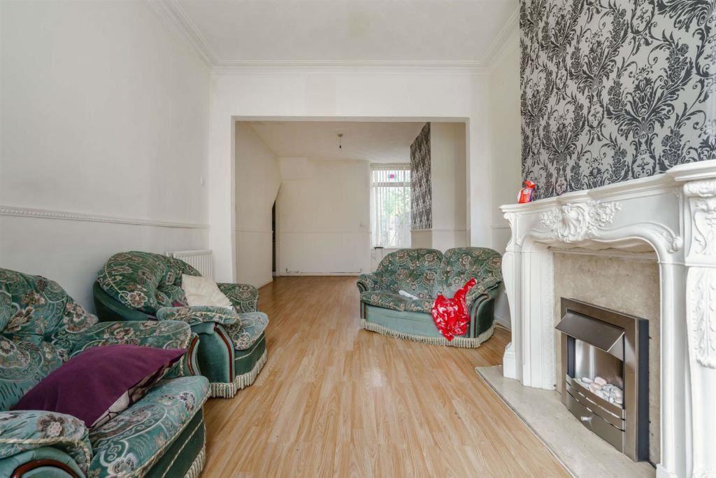 Kings Road, North Ormesby... 3 bed terraced house £50,000