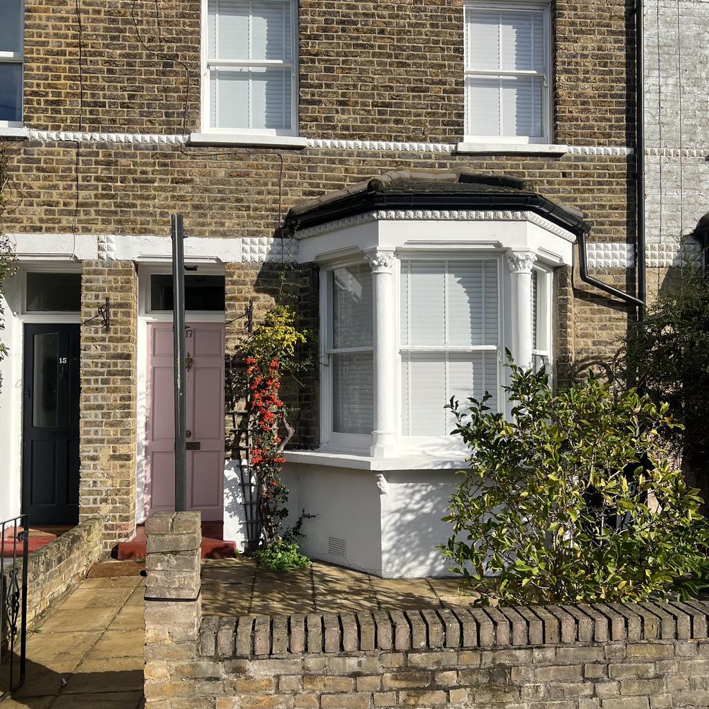 Blackheath Vale, London SE3 2 bed terraced house £2,400 pcm (£554 pw)