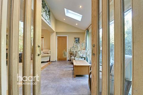 12 Weald Close, Brentwood, CM14 4QU