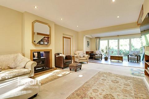 12 Weald Close, Brentwood, CM14 4QU