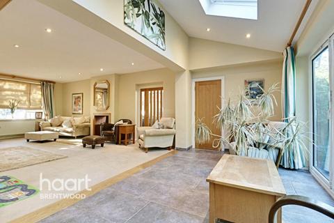 12 Weald Close, Brentwood, CM14 4QU