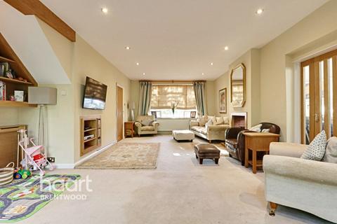12 Weald Close, Brentwood, CM14 4QU