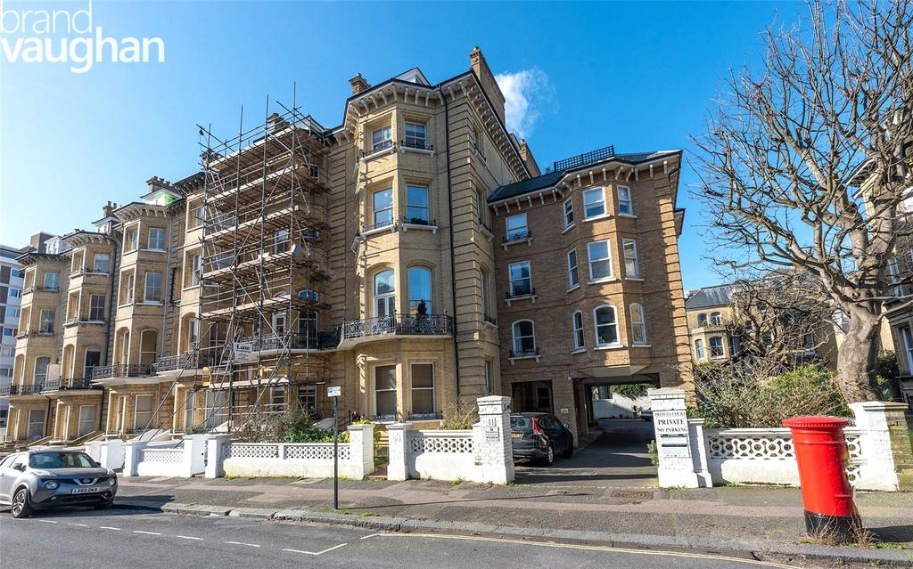 Princes Court, 11 First Avenue, Hove... 1 bed flat £850 pcm (£196 pw)