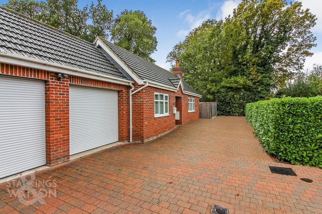 Yarmouth Road, Ellingham, Bungay 3 bed detached bungalow £450,000