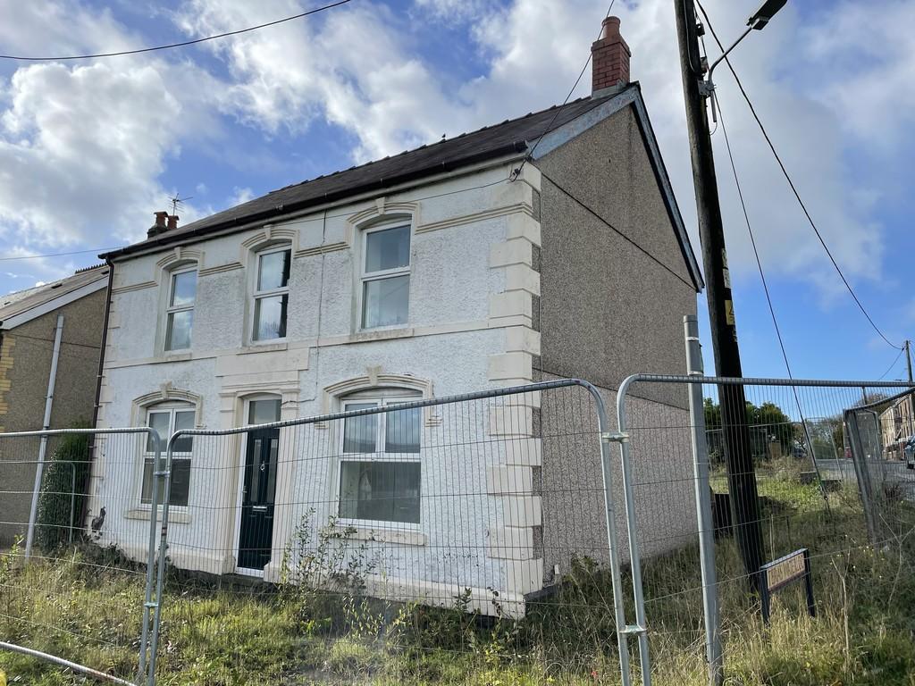 Waterloo Road, Ammanford 3 bed detached house £180,000