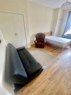 Studio to rent, Hutcheon Street, City Centre, Aberdeen, AB25