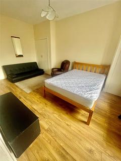 Studio to rent, Hutcheon Street, City Centre, Aberdeen, AB25