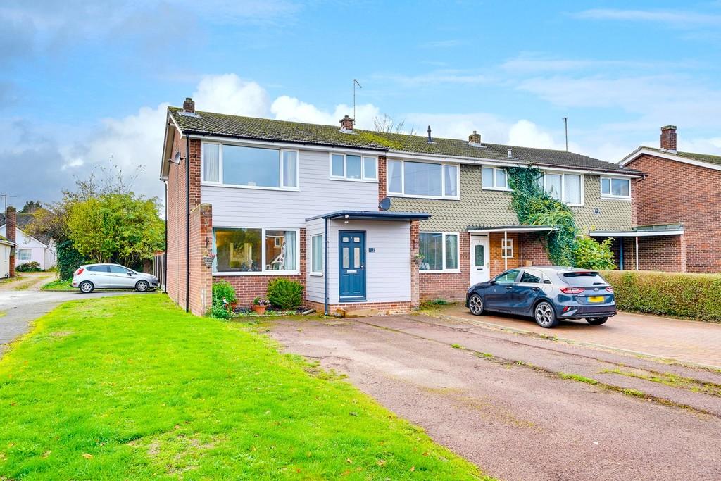 Perry Drive, Royston 3 bed end of terrace house £400,000