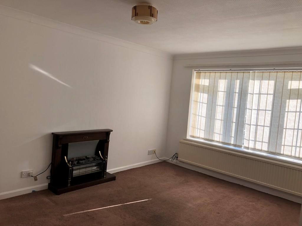 Oak Avenue, Goole 2 bed semidetached bungalow £635 pcm (£147 pw)