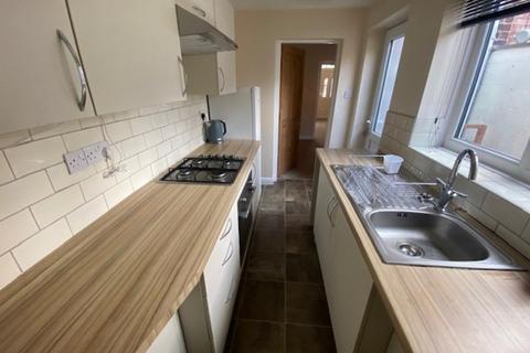 2 bedroom terraced house to rent, Albany Street, York