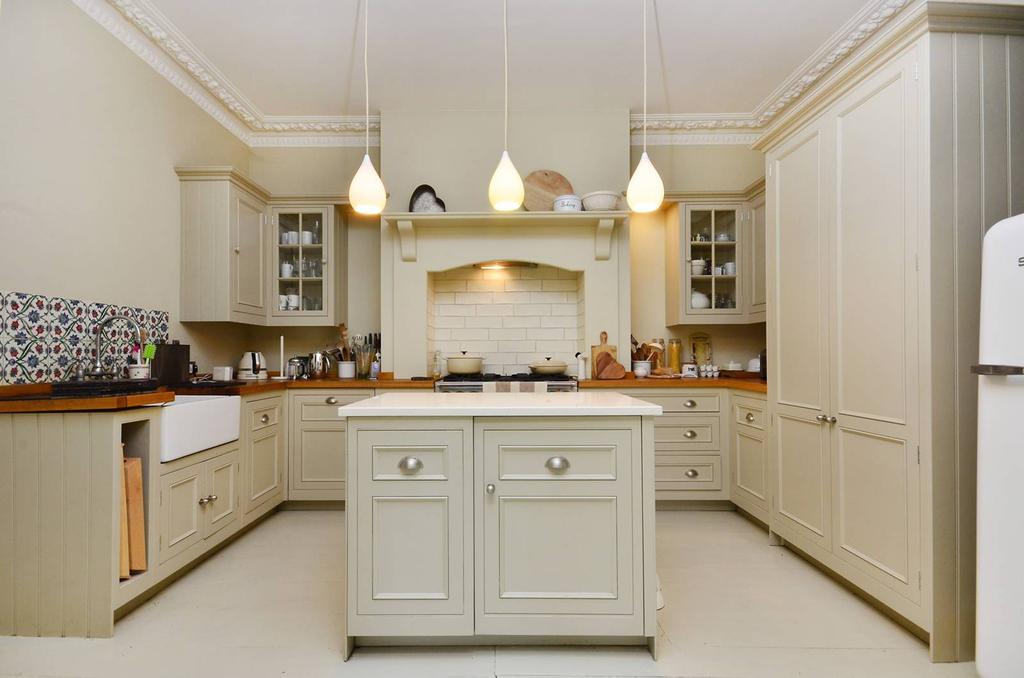 Edge Hill, Wimbledon, London, SW19 3 bed flat for sale £1,750,000