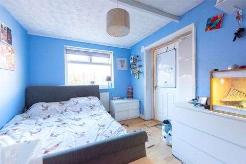 3 bedroom bungalow for sale - Southdown Road, Tadley, RG26