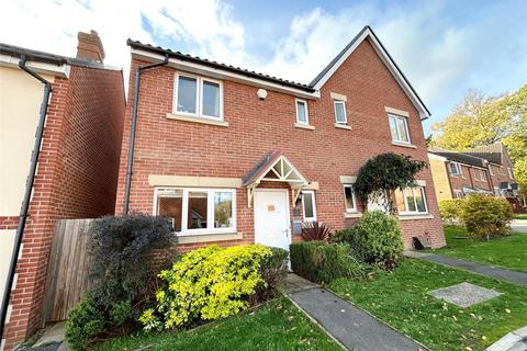 3 bedroom semi-detached house to rent, Hampshire Close, Wokingham, Berkshire, RG41