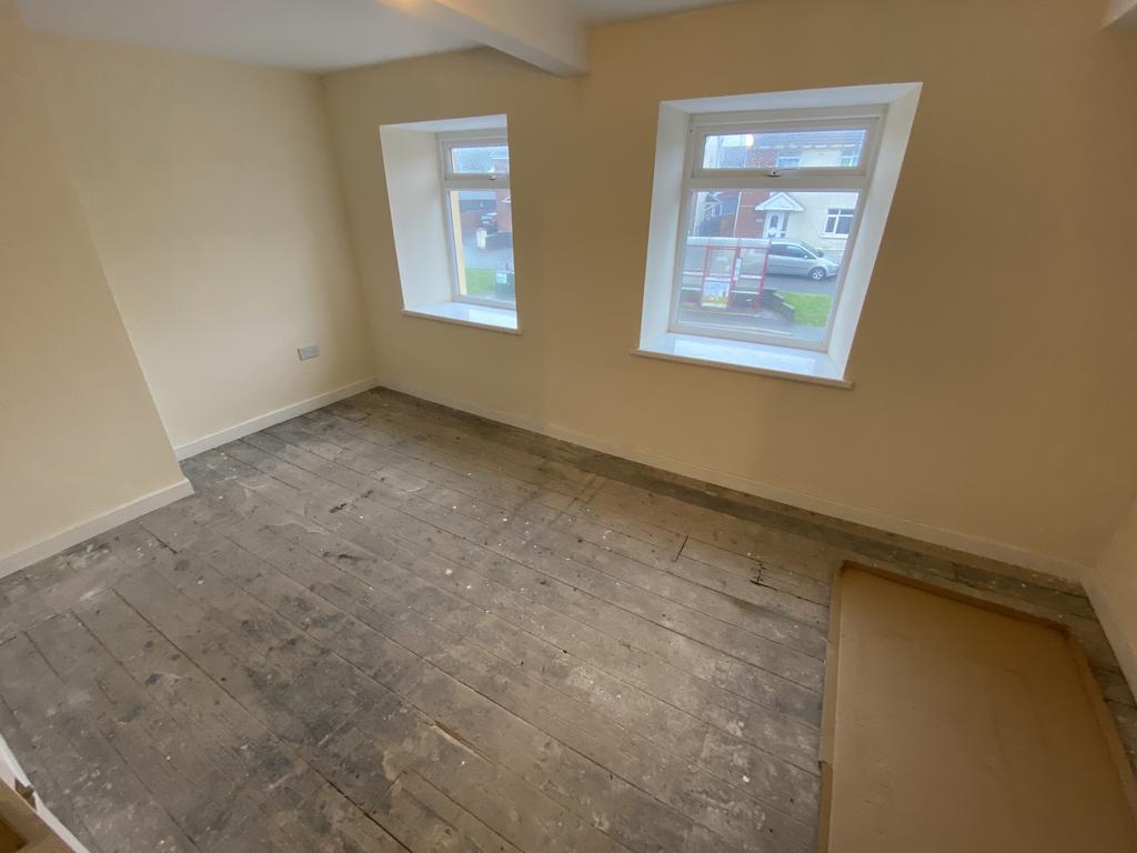 Front bedroom 1