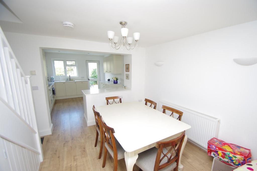 Upper Paddock Road, Watford, WD19 2 bed terraced house £1,600 pcm (£369 pw)