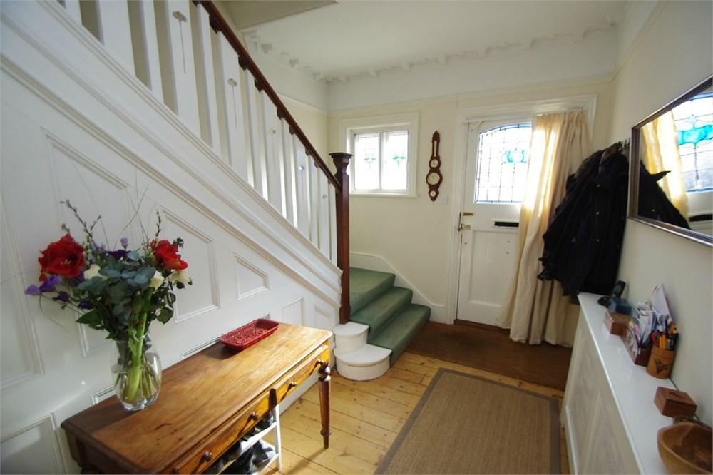 Mildred Avenue, Watford, WD18 4 bed semidetached house £2,250 pcm (£519 pw)