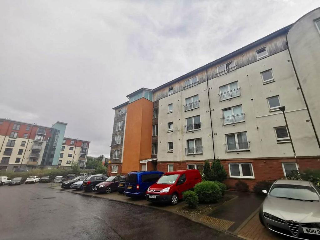 Albion Gardens, Edinburgh, Midlothian 2 bed flat £895 pcm (£207 pw)