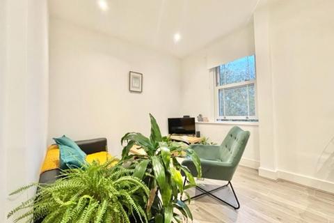 3 bedroom apartment to rent, Alma Grove, SE1