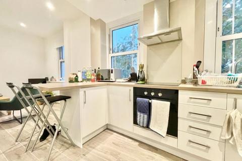 3 bedroom apartment to rent, Alma Grove, SE1