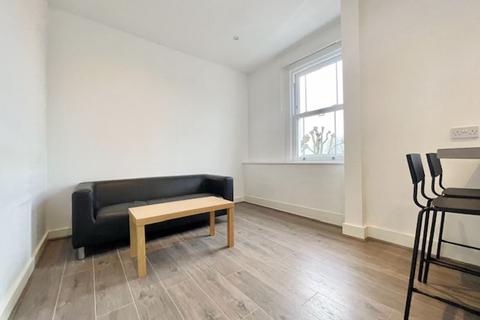 3 bedroom apartment to rent, Alma Grove, SE1