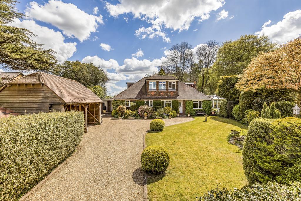 Broad Walk, Forestside, Rowland's Castle, PO9 4 bed detached house £