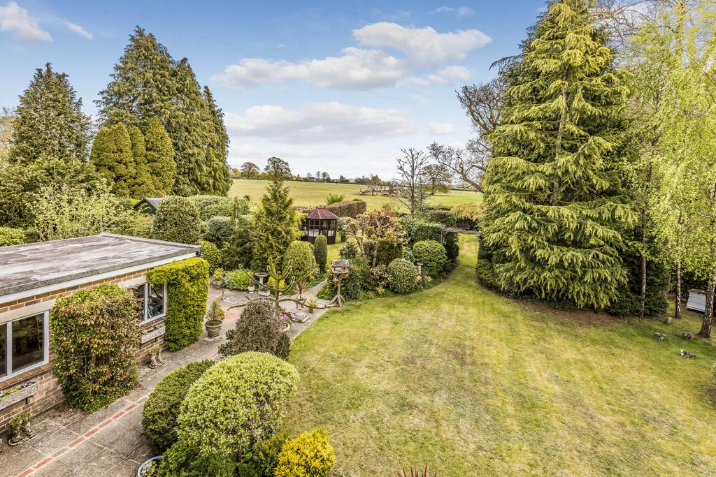 Broad Walk, Forestside, Rowland's Castle, PO9 4 bed detached house £