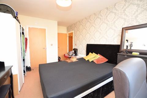 2 bedroom apartment for sale, Aspects Court, Slough