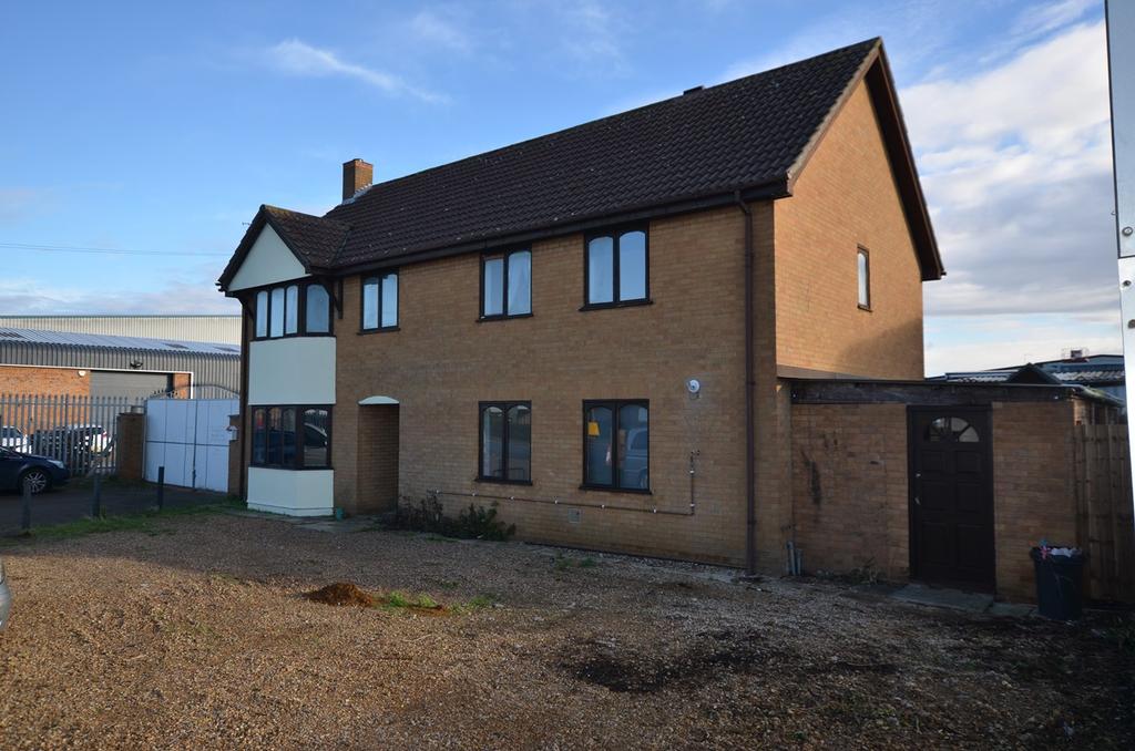 Newark Road, Peterborough, PE1 Mixed use £750 pcm (£173 pw)
