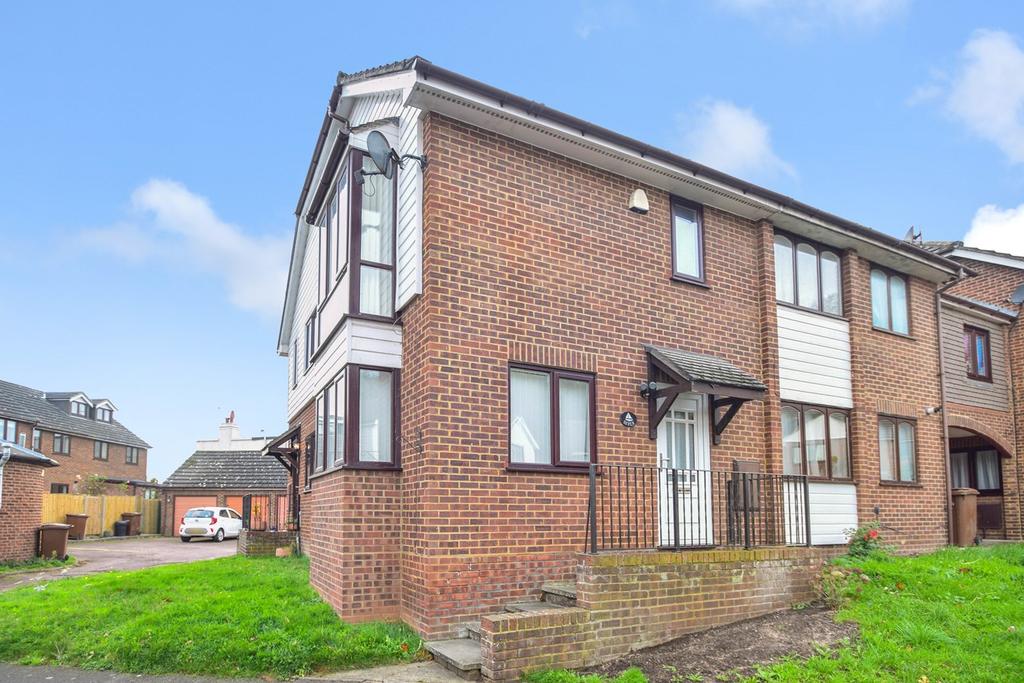 Brissenden Close, Upnor, ME2 2 bed end of terrace house £255,000