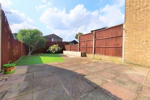47 Ruscombe Way, Feltham, TW14 9NY